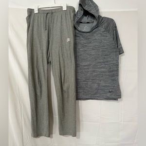 Size Sm Nike Top and size med Nike bottoms. Both fit like a small.